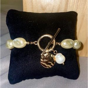 Classic Freshwater Pearl & Gold Tone Toggle Bracelet Statement Jewelry